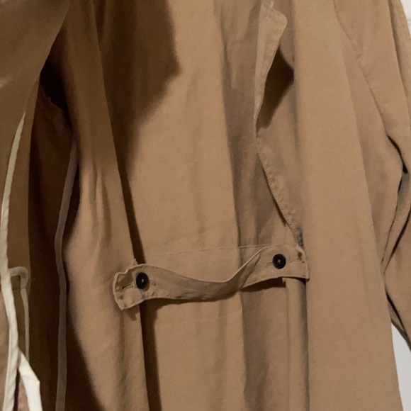 🌸SOLD🌸Trench Coat - Picture 3 of 8